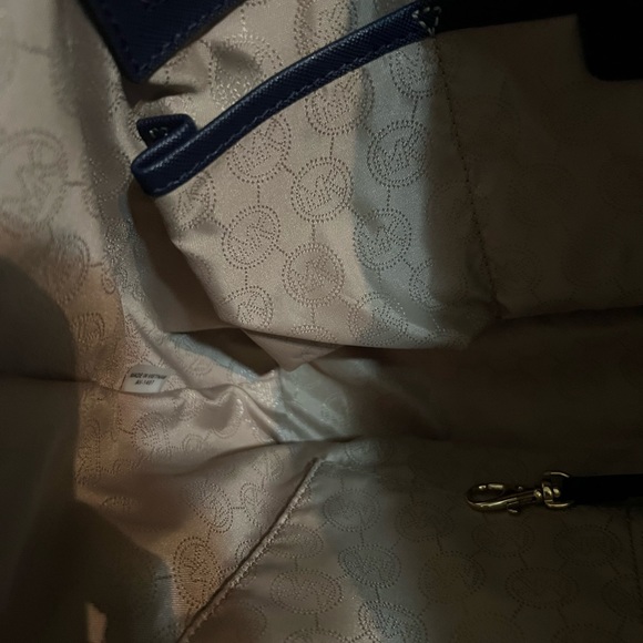 MK Purse - Picture 4 of 5